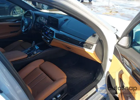 2018 BMW 530E xDrive Iperformance z USA, uszkodzony, nr VIN WBAJB1C52JB083963